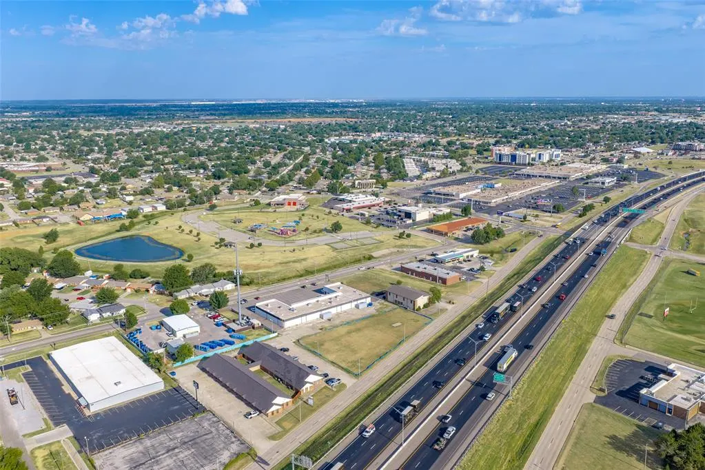 Photo 3 — 301 N Interstate 35 Service Road, Moore, OK 73160