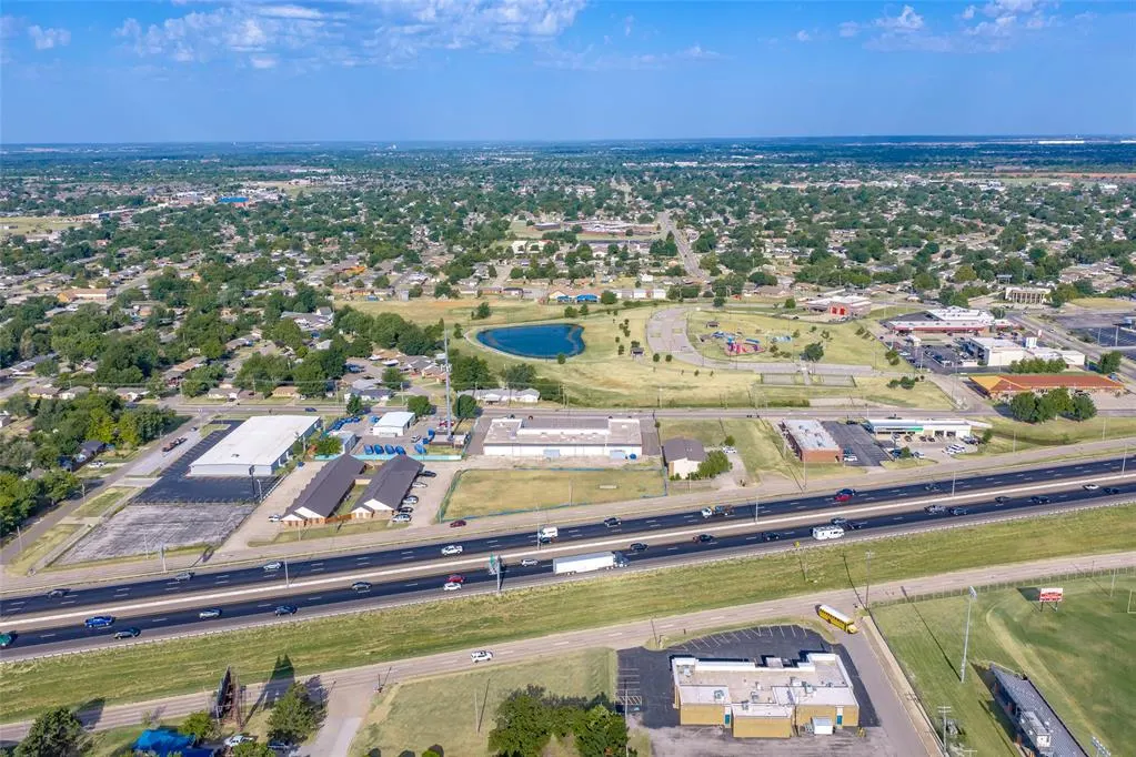 Photo 4 — 301 N Interstate 35 Service Road, Moore, OK 73160