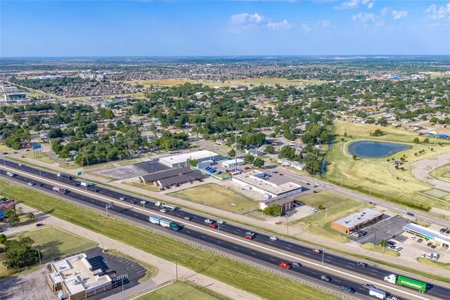 Photo 5 — 301 N Interstate 35 Service Road, Moore, OK 73160