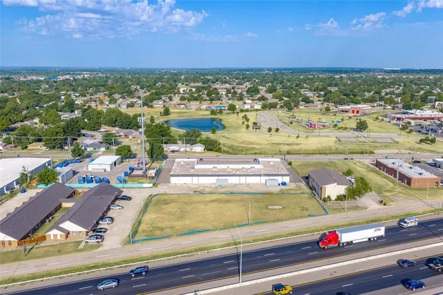 Photo 7 — 301 N Interstate 35 Service Road, Moore, OK 73160