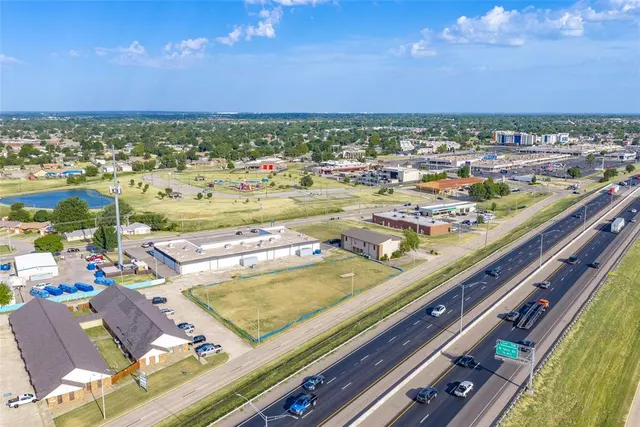 Photo 8 — 301 N Interstate 35 Service Road, Moore, OK 73160