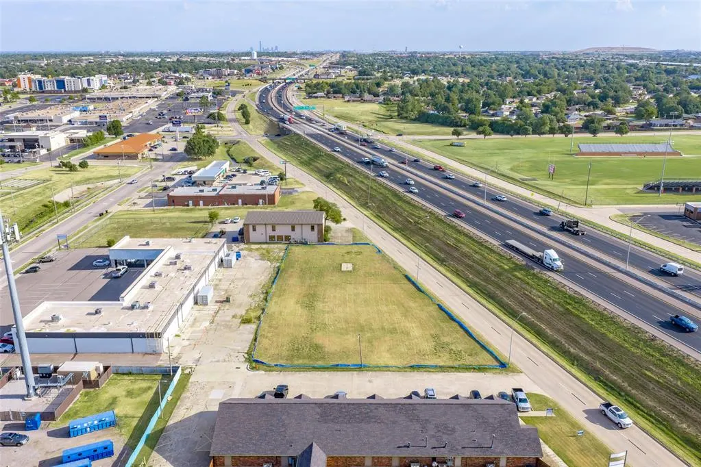 Photo 9 — 301 N Interstate 35 Service Road, Moore, OK 73160