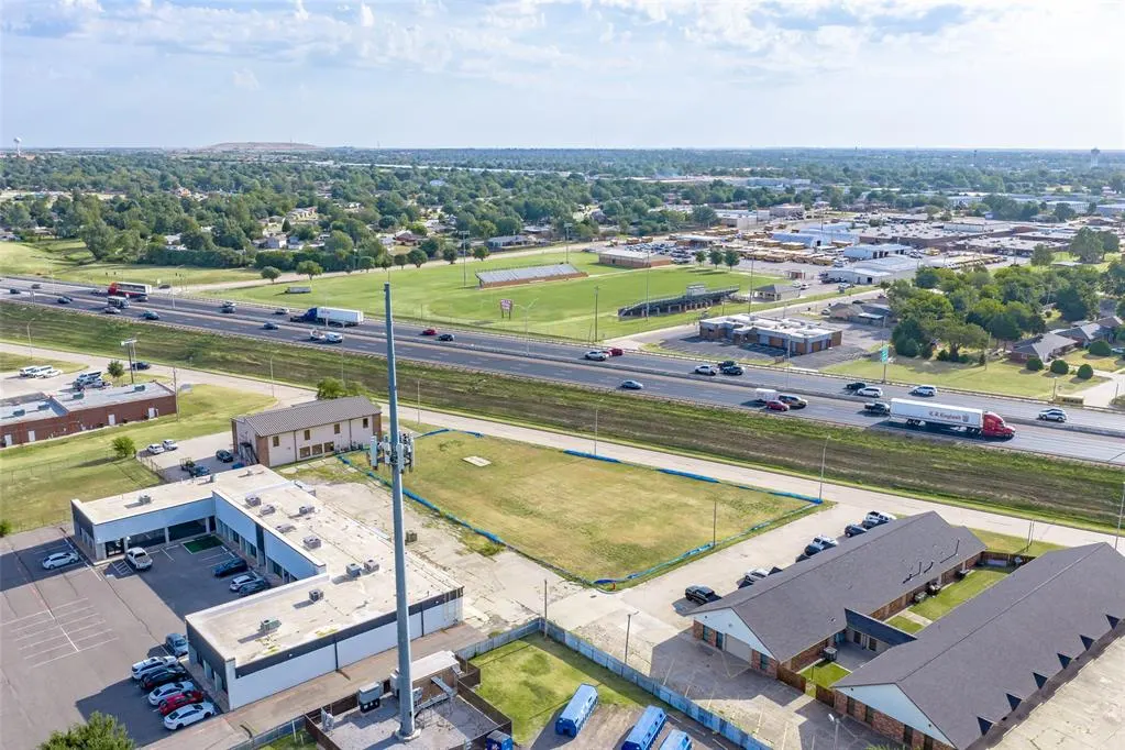 Photo 10 — 301 N Interstate 35 Service Road, Moore, OK 73160