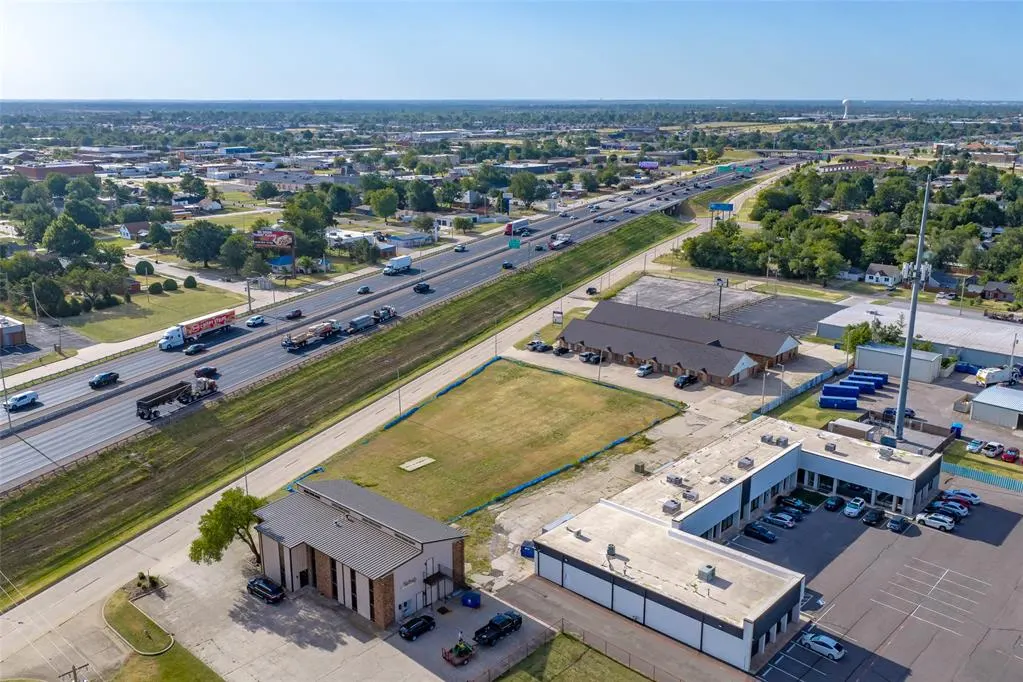 Photo 11 — 301 N Interstate 35 Service Road, Moore, OK 73160