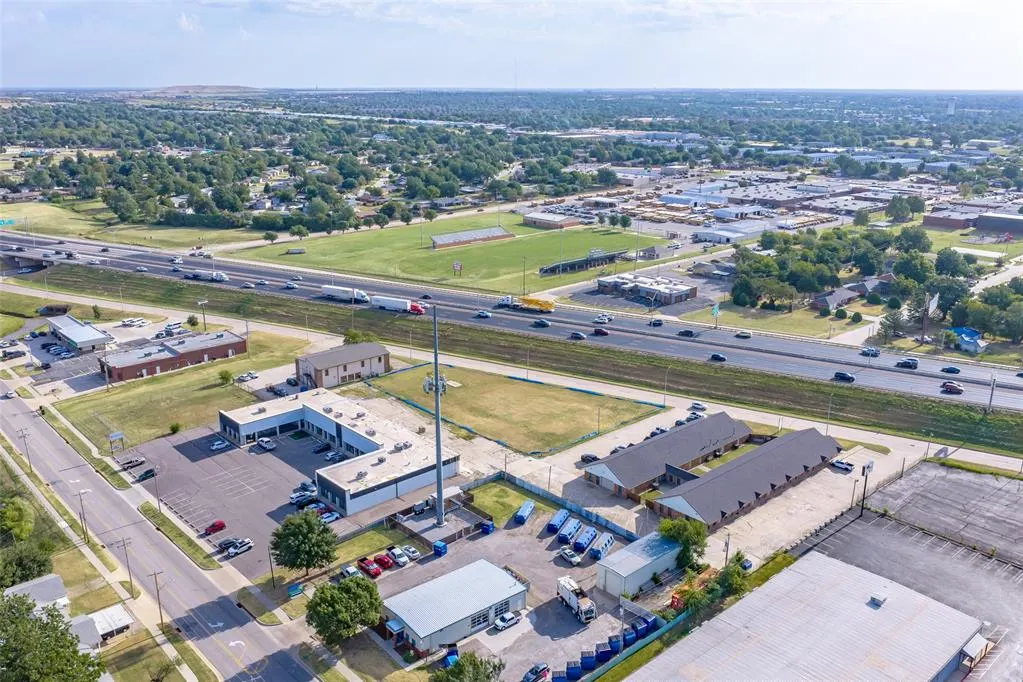 Photo 14 — 301 N Interstate 35 Service Road, Moore, OK 73160