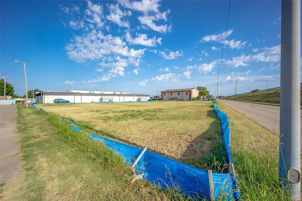 Photo 17 — 301 N Interstate 35 Service Road, Moore, OK 73160