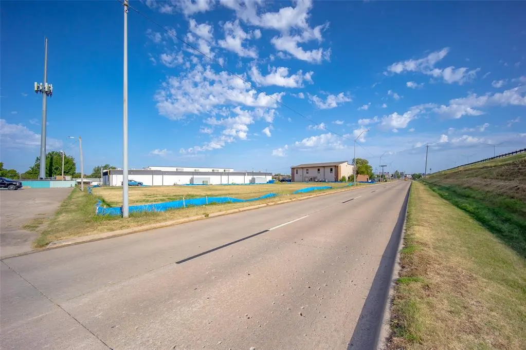 Photo 18 — 301 N Interstate 35 Service Road, Moore, OK 73160