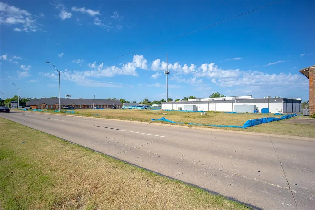 Photo 19 — 301 N Interstate 35 Service Road, Moore, OK 73160