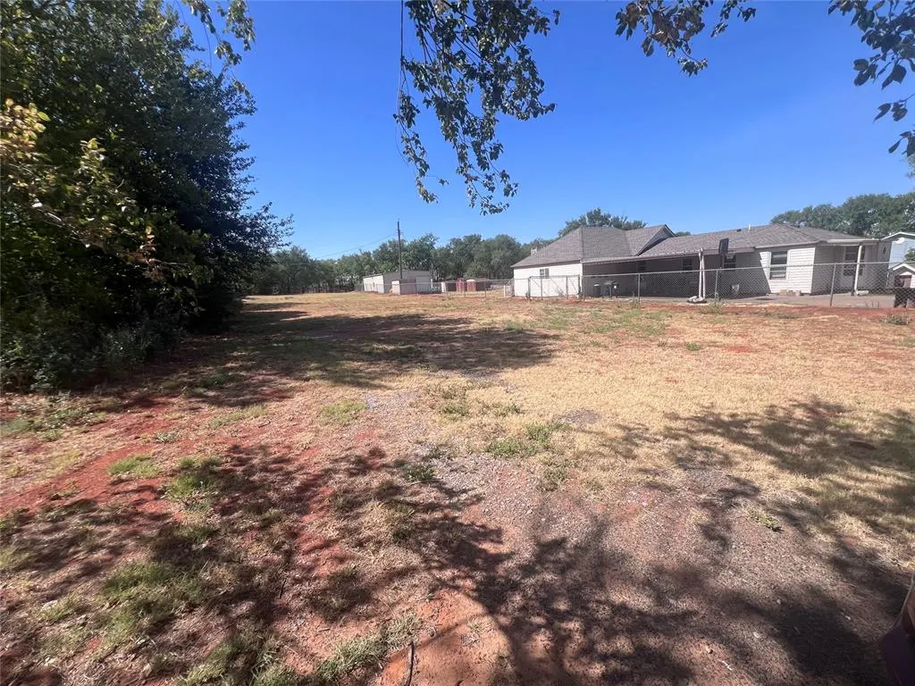 Photo 2 — 1518 E 3rd Street, Elk City, OK 73644