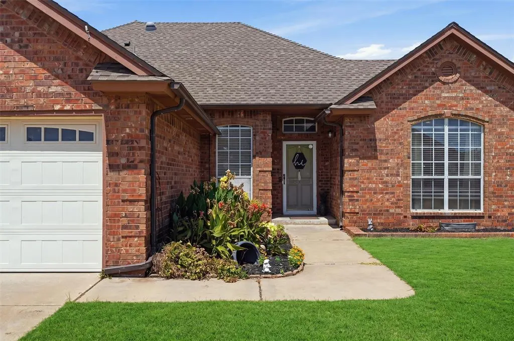 Photo 2 — 2209 SW 93rd Place, Oklahoma City, OK 73149