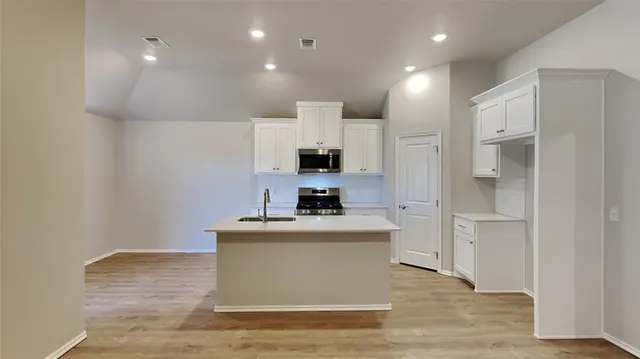 Photo 7 — 12704 Elba Drive, Yukon, OK 73099