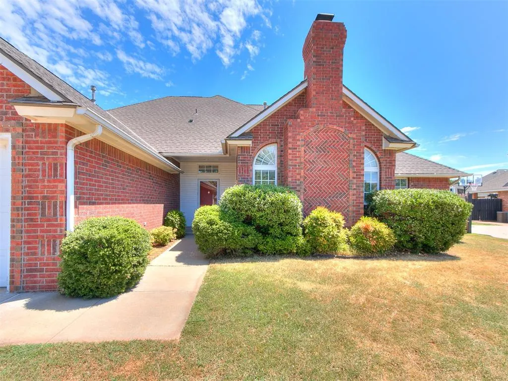 Photo 2 — 11008 Wineview Drive, Oklahoma City, OK 73170