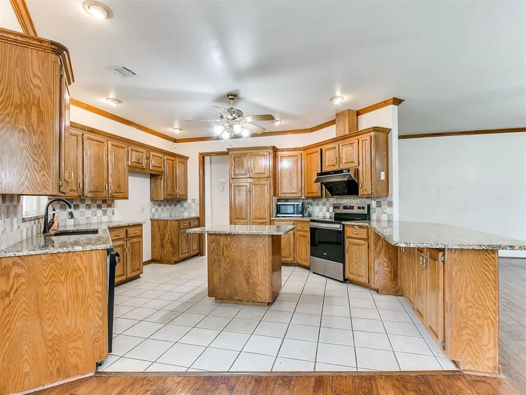 Photo 9 — 11008 Wineview Drive, Oklahoma City, OK 73170