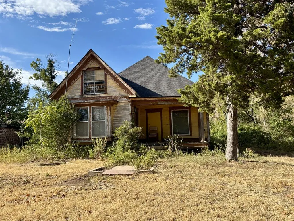 Photo 5 — 200 W Mountain Avenue, Granite, OK 73547