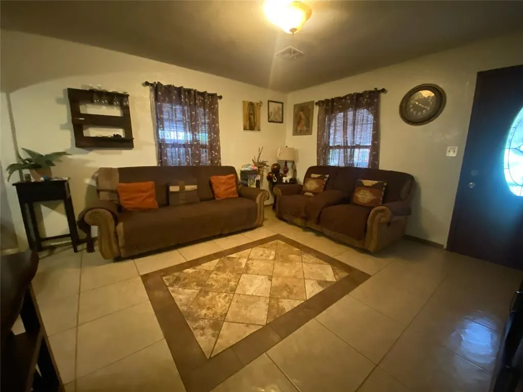 Photo 5 — 6112 NW 55th Street, Warr Acres, OK 73122