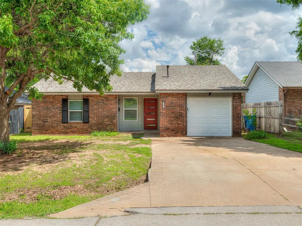 Front exterior — 221 W Wayne Street, Edmond, OK 73003