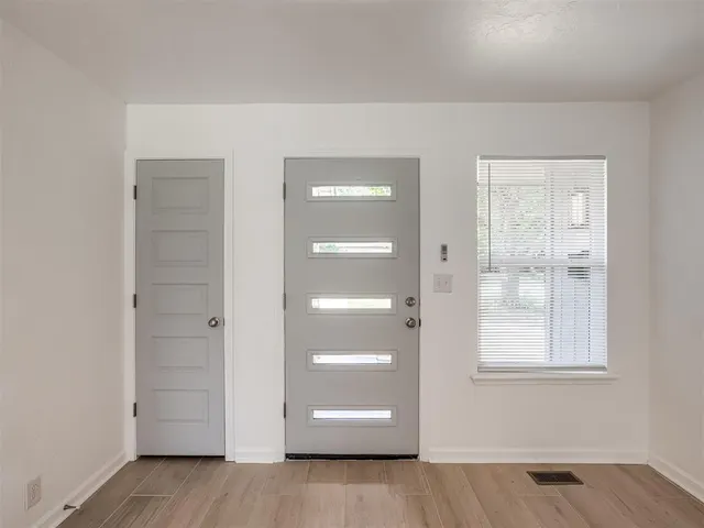 Photo 5 — 221 W Wayne Street, Edmond, OK 73003