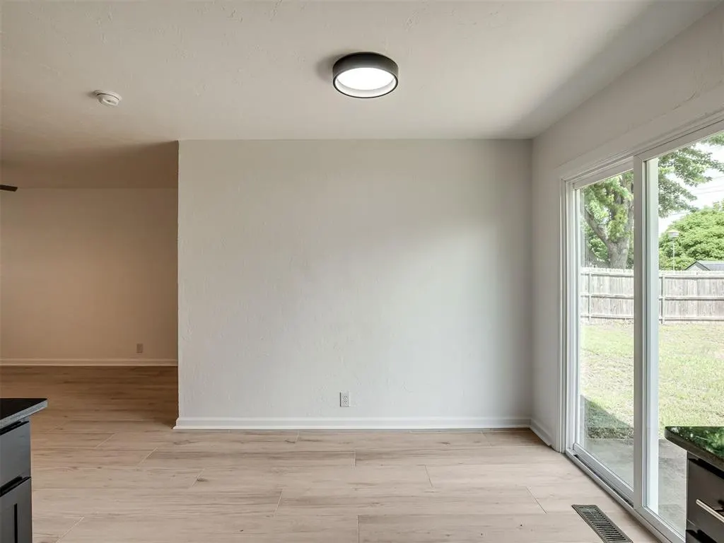 Photo 13 — 221 W Wayne Street, Edmond, OK 73003