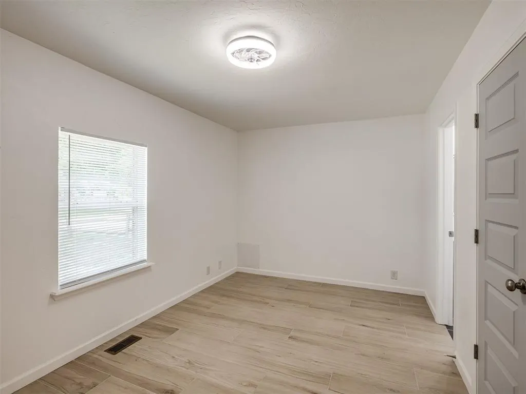 Photo 21 — 221 W Wayne Street, Edmond, OK 73003