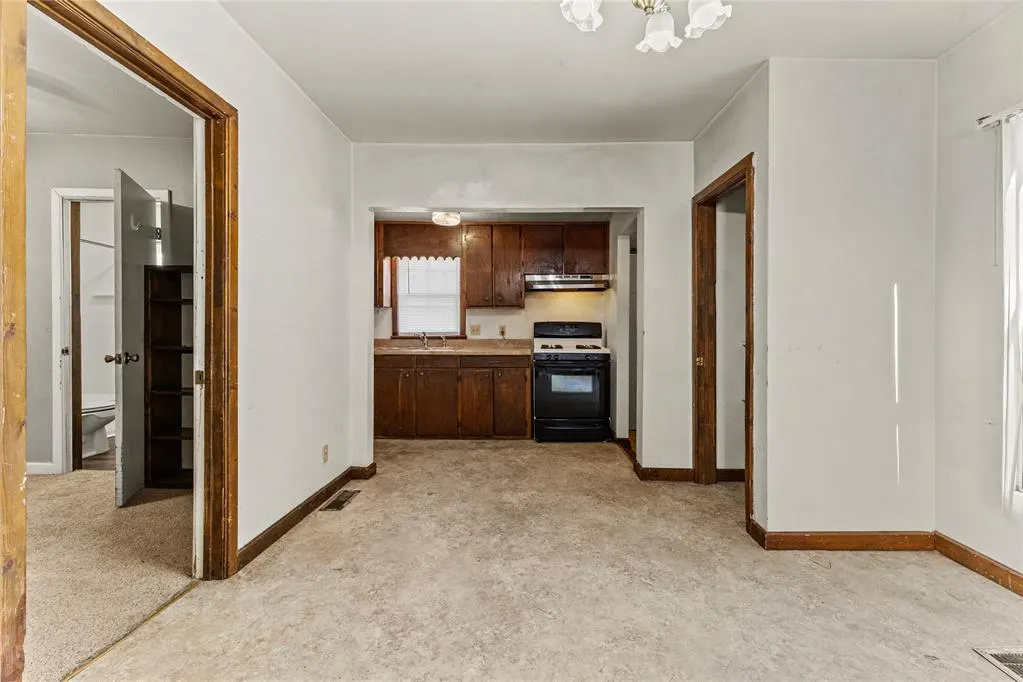 Photo 8 — 618 N State Street, Weatherford, OK 73096