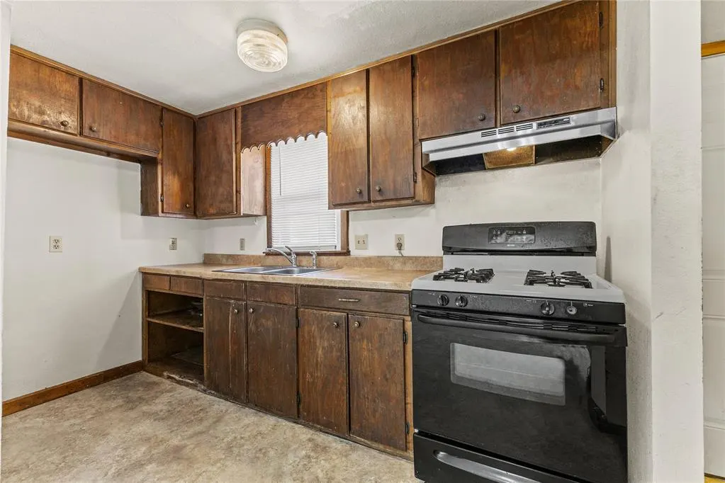 Photo 10 — 618 N State Street, Weatherford, OK 73096