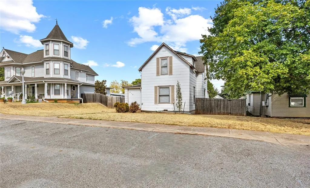 Photo 39 — 618 N State Street, Weatherford, OK 73096