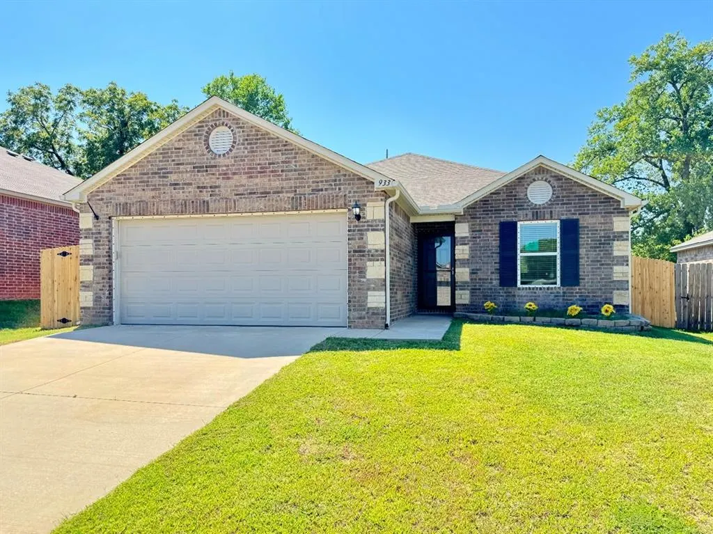 Front exterior — 933 Klare Lane, Oklahoma City, OK 73130