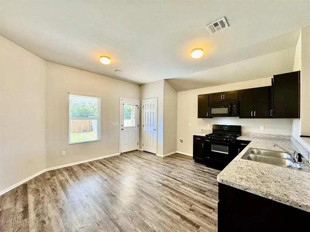 Photo 5 — 933 Klare Lane, Oklahoma City, OK 73130