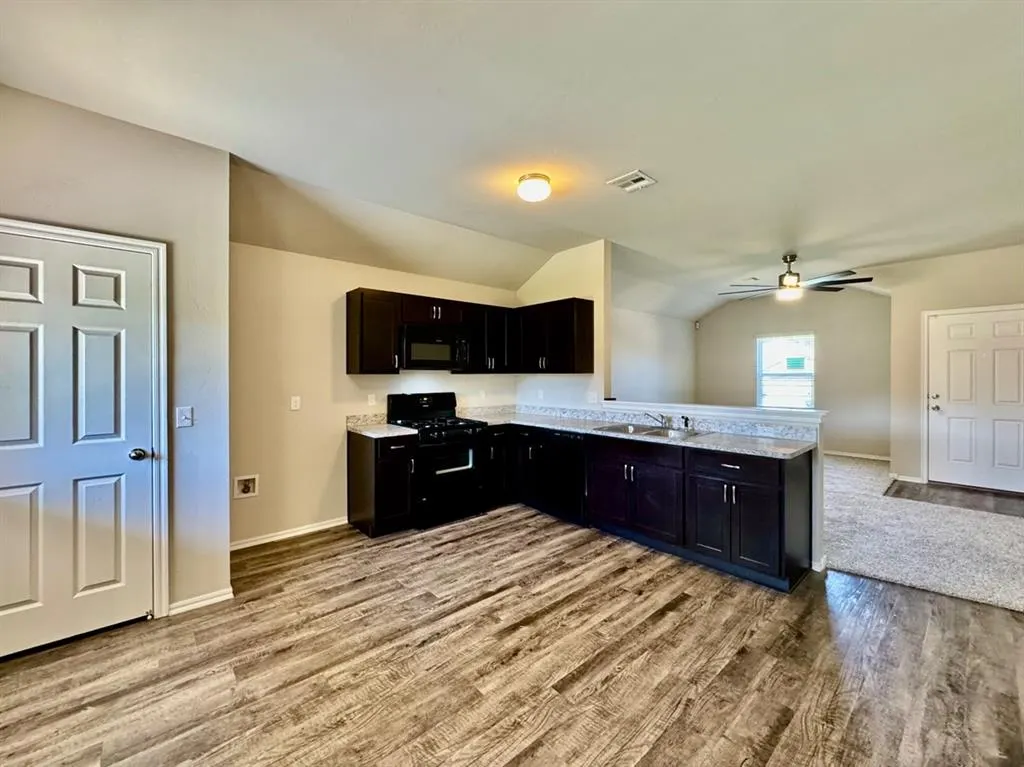 Photo 6 — 933 Klare Lane, Oklahoma City, OK 73130