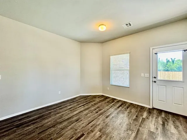 Photo 7 — 933 Klare Lane, Oklahoma City, OK 73130