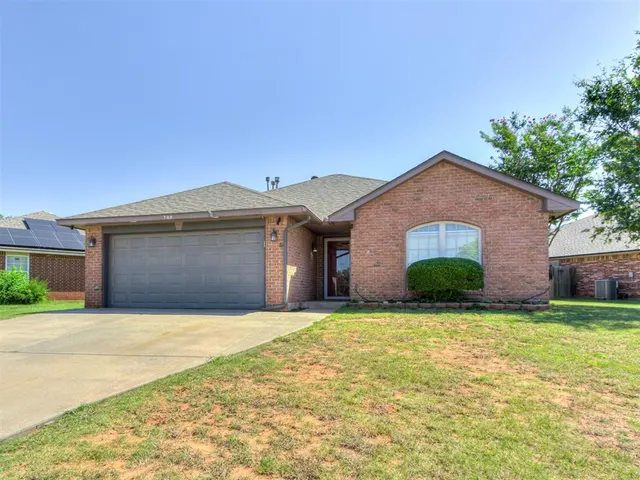 Photo 2 — 309 Tecumseh Ridge Road, Norman, OK 73069