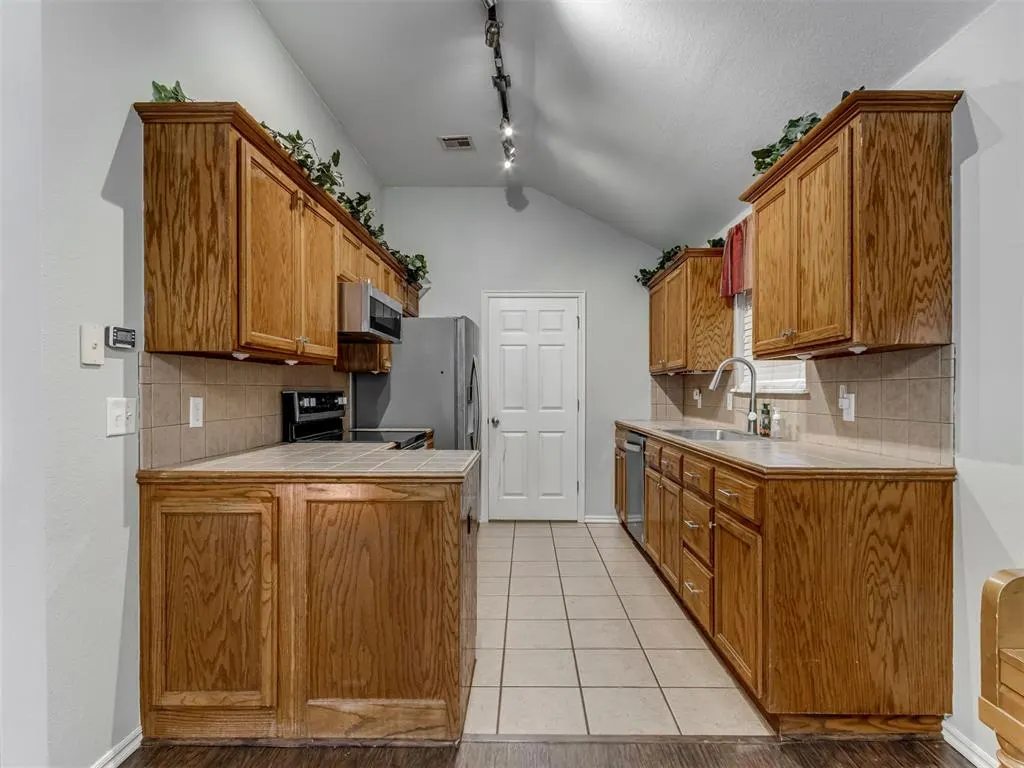 Photo 13 — 309 Tecumseh Ridge Road, Norman, OK 73069
