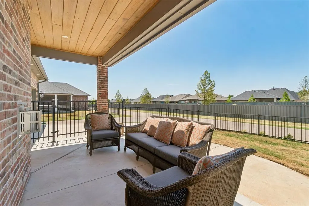 Photo 26 — 1925 Plaza District Drive, Edmond, OK 73034