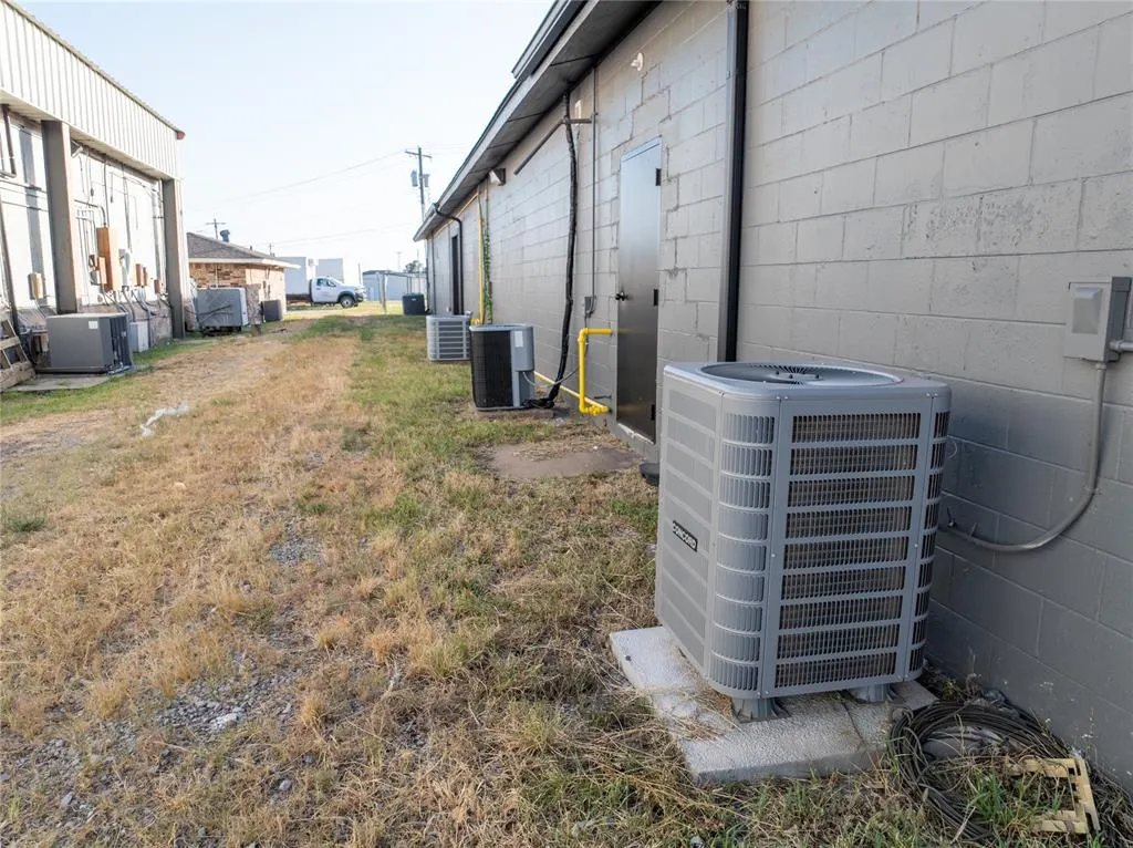 Photo 2 — 2428 N Janeway Avenue, Oklahoma City, OK 73160