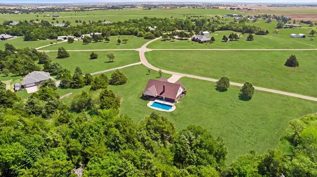 Photo 2 — 1811 Cedar Trail, Cashion, OK 73016