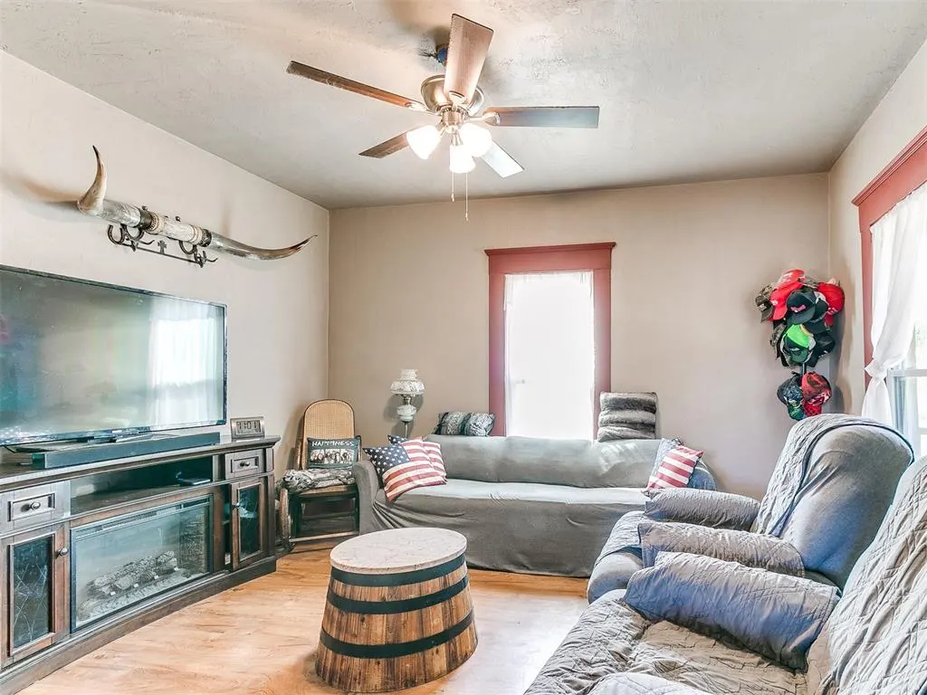 Photo 7 — 2201 S Choctaw Avenue, El Reno, OK 73036