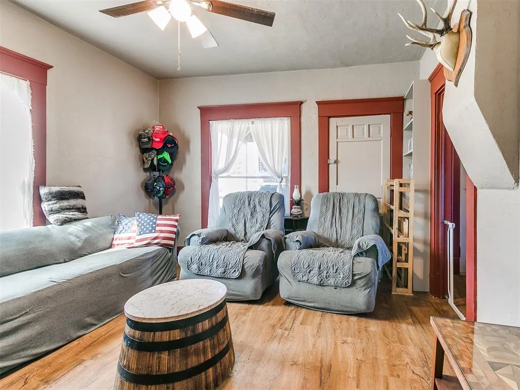Photo 9 — 2201 S Choctaw Avenue, El Reno, OK 73036