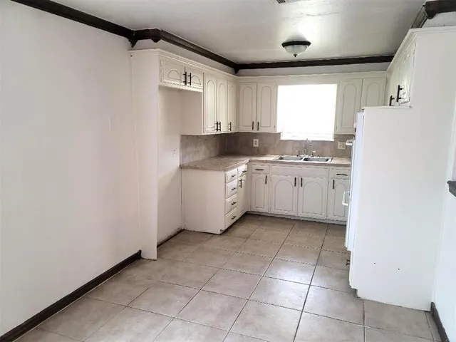 Photo 4 — 713 NE 83rd Street, Oklahoma City, OK 73114