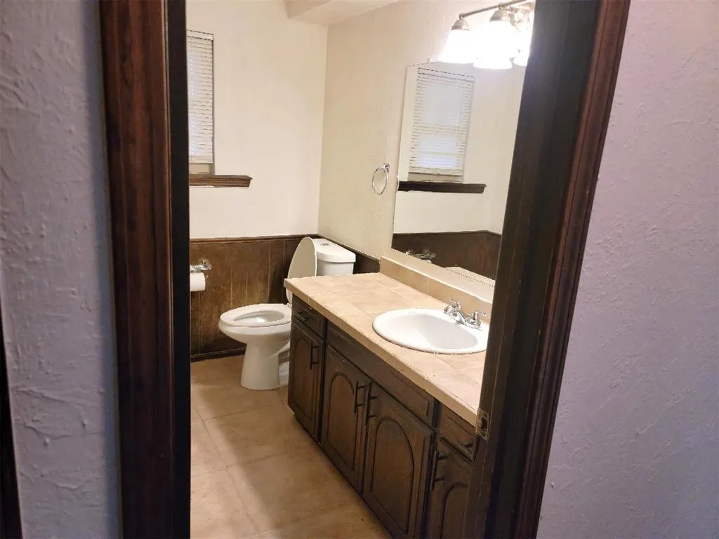 Photo 6 — 713 NE 83rd Street, Oklahoma City, OK 73114