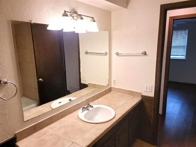 Photo 8 — 713 NE 83rd Street, Oklahoma City, OK 73114