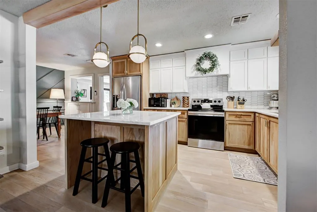 Photo 3 — 2520 Huntleigh Drive, Oklahoma City, OK 73120