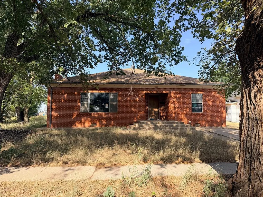 Front exterior — 402 N Temple Street, Cordell, OK 73632