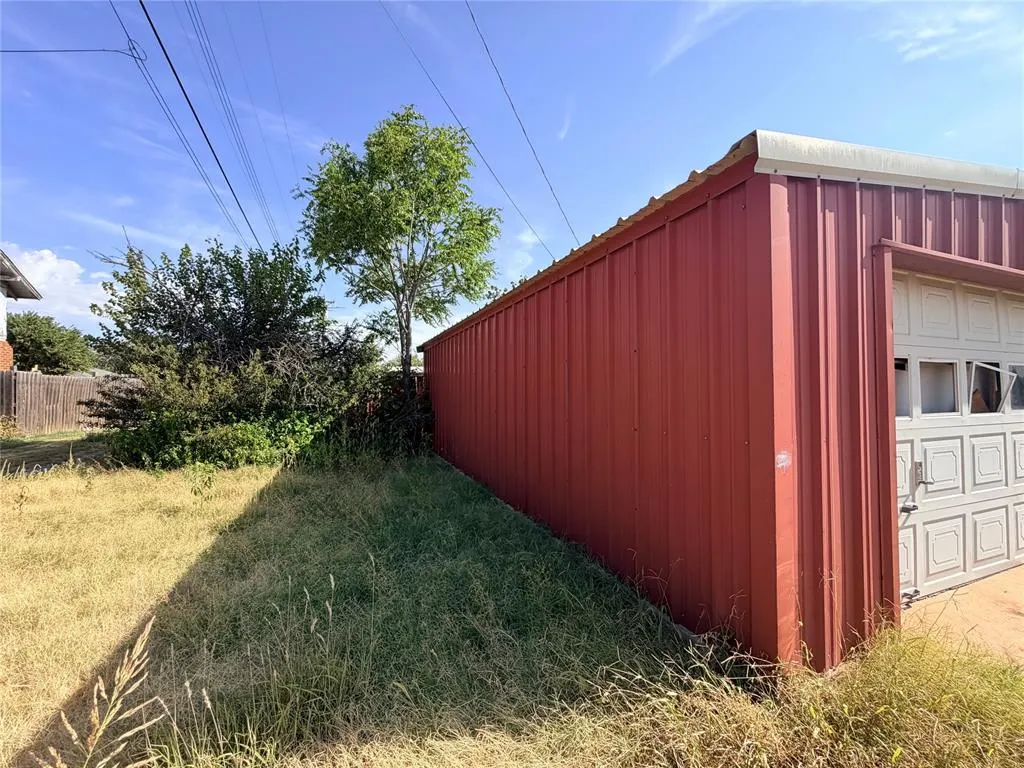 Photo 2 — 402 N Temple Street, Cordell, OK 73632