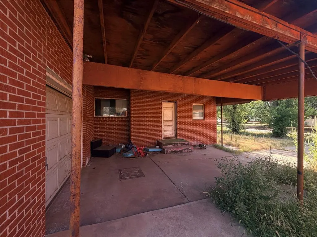 Photo 6 — 402 N Temple Street, Cordell, OK 73632