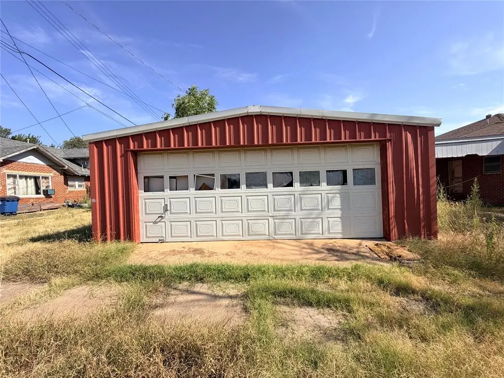 Photo 9 — 402 N Temple Street, Cordell, OK 73632