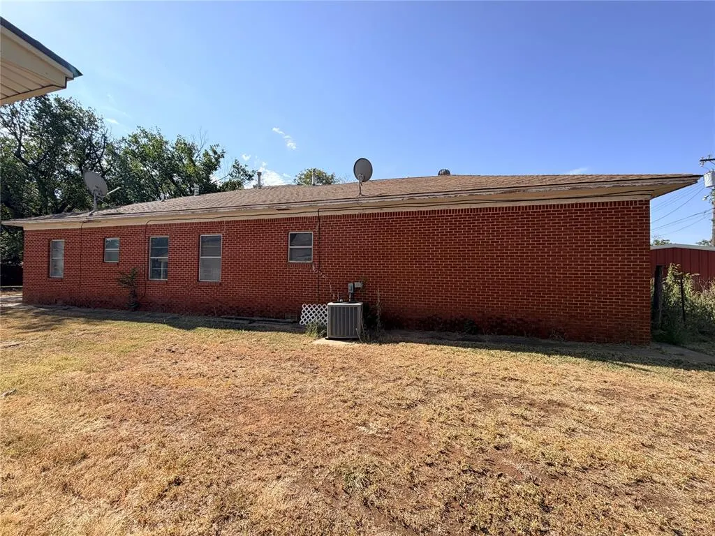 Photo 13 — 402 N Temple Street, Cordell, OK 73632