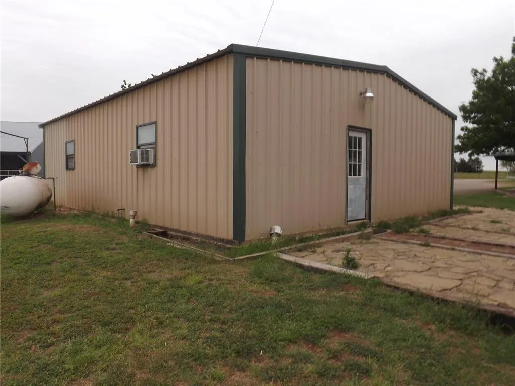 Photo 21 — 21259 E County Road 160 Road, Headrick, OK 73549