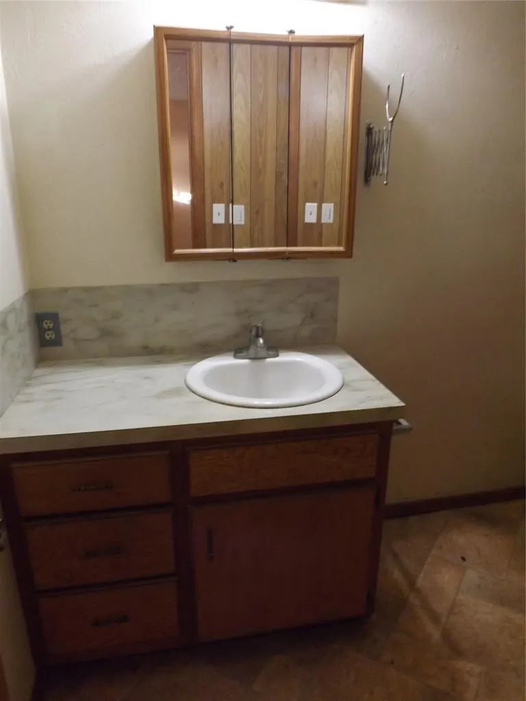 Photo 42 — 21259 E County Road 160 Road, Headrick, OK 73549