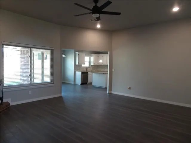 Photo 4 — 8412 Pinewood Drive, Oklahoma City, OK 73135