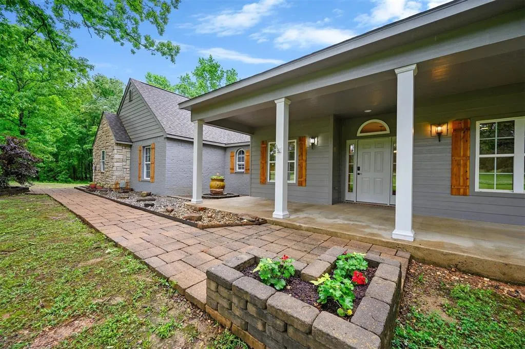 Front exterior — 482 Raintree Road, Broken Bow, OK 74728